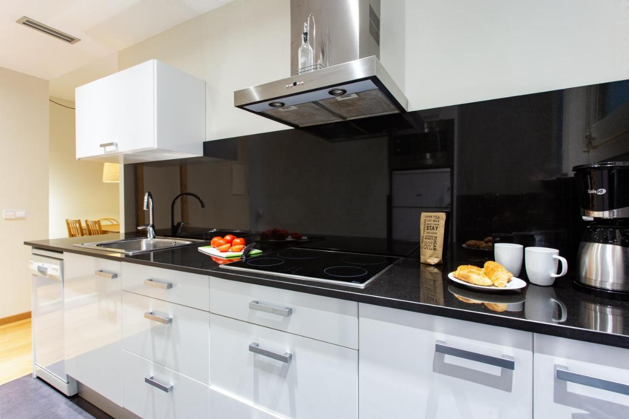 Friendly Rentals Gran Via Барселона Екстериор снимка