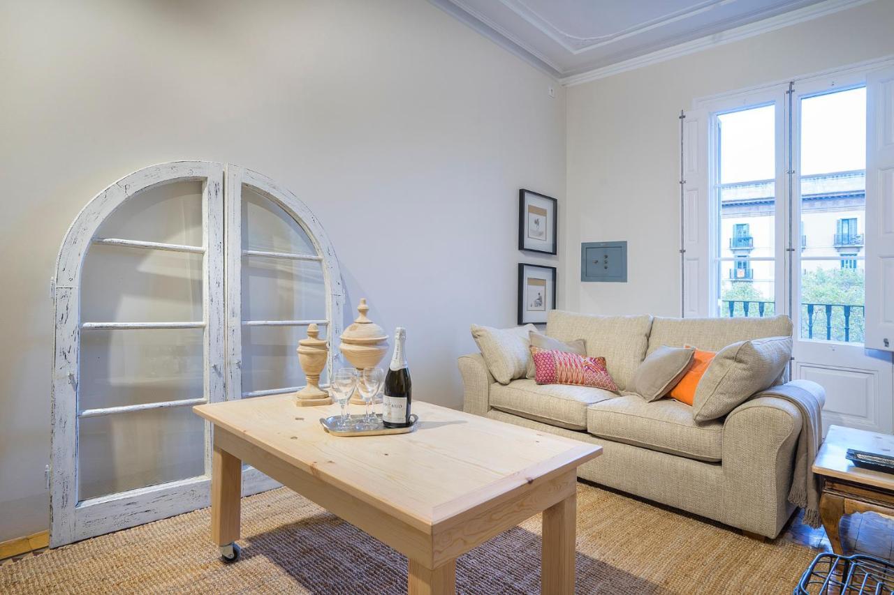 Friendly Rentals Gran Via Барселона Екстериор снимка