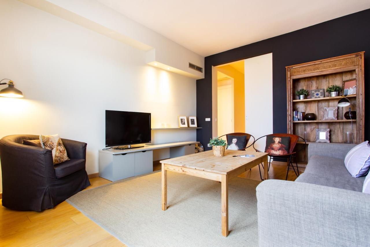 Friendly Rentals Gran Via Барселона Екстериор снимка