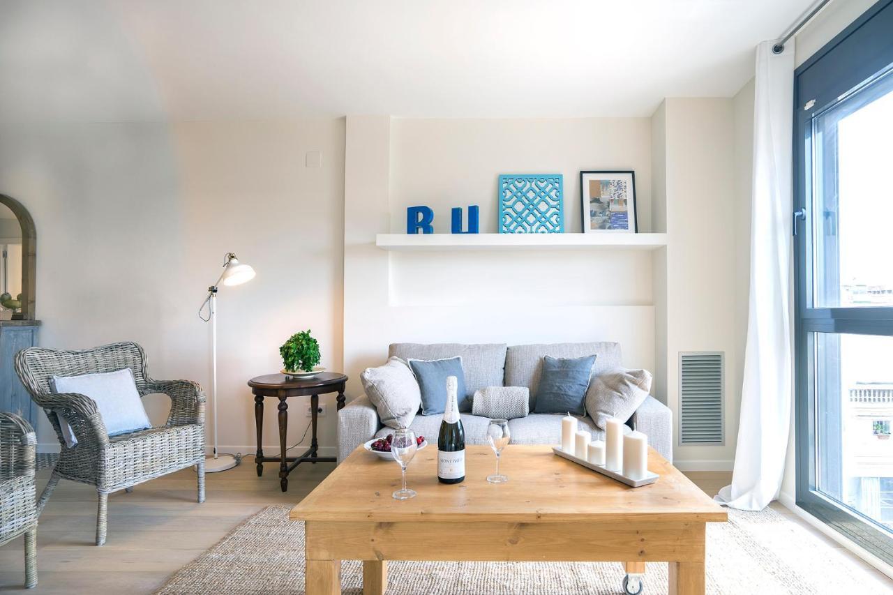 Friendly Rentals Gran Via Барселона Екстериор снимка