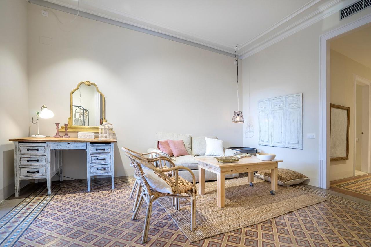 Friendly Rentals Gran Via Барселона Екстериор снимка