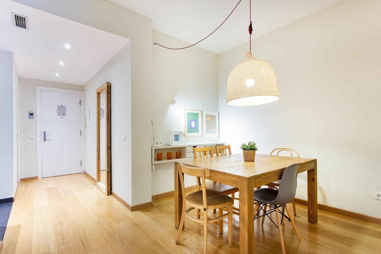Friendly Rentals Gran Via Барселона Екстериор снимка