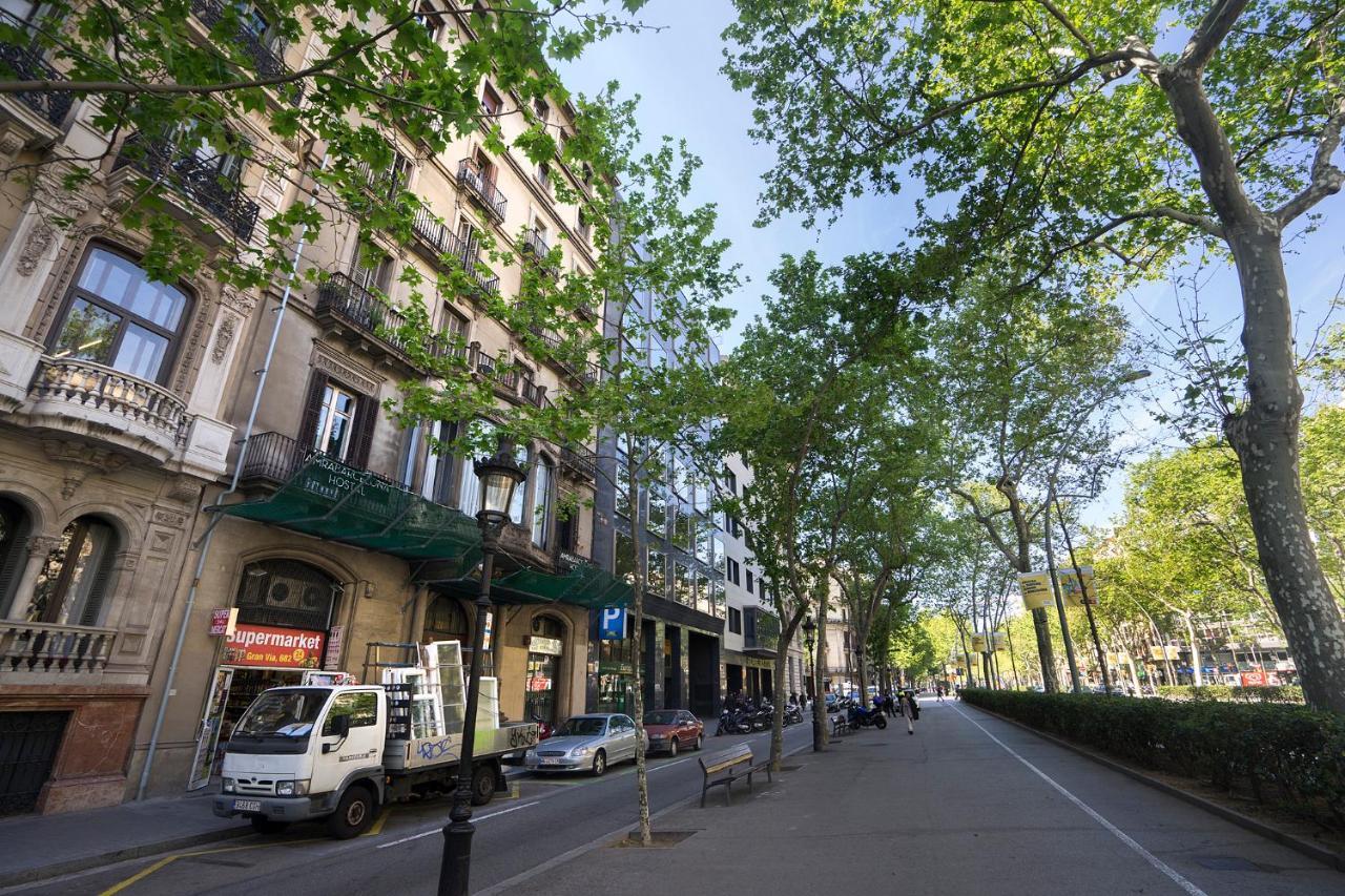 Friendly Rentals Gran Via Барселона Екстериор снимка