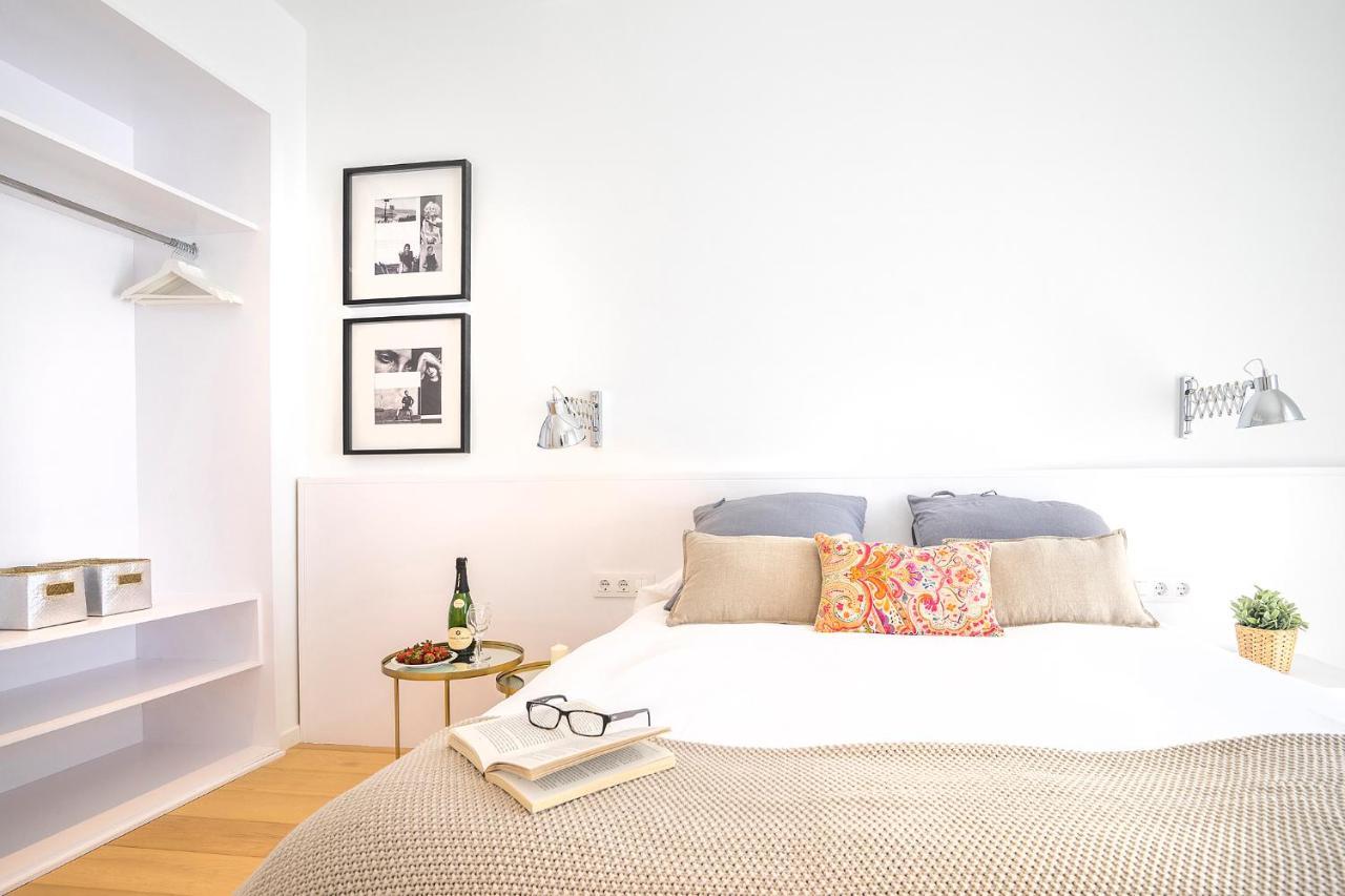 Friendly Rentals Gran Via Барселона Екстериор снимка